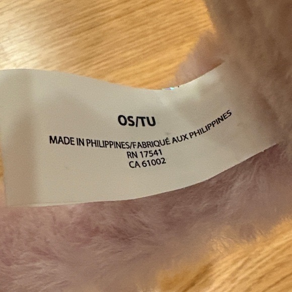 UGG Blush Furry Earmuffs - Picture 4 of 5